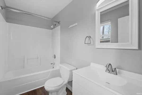 $229,900 | 10030 East Dobson Road, Bloomfield, IN 47424