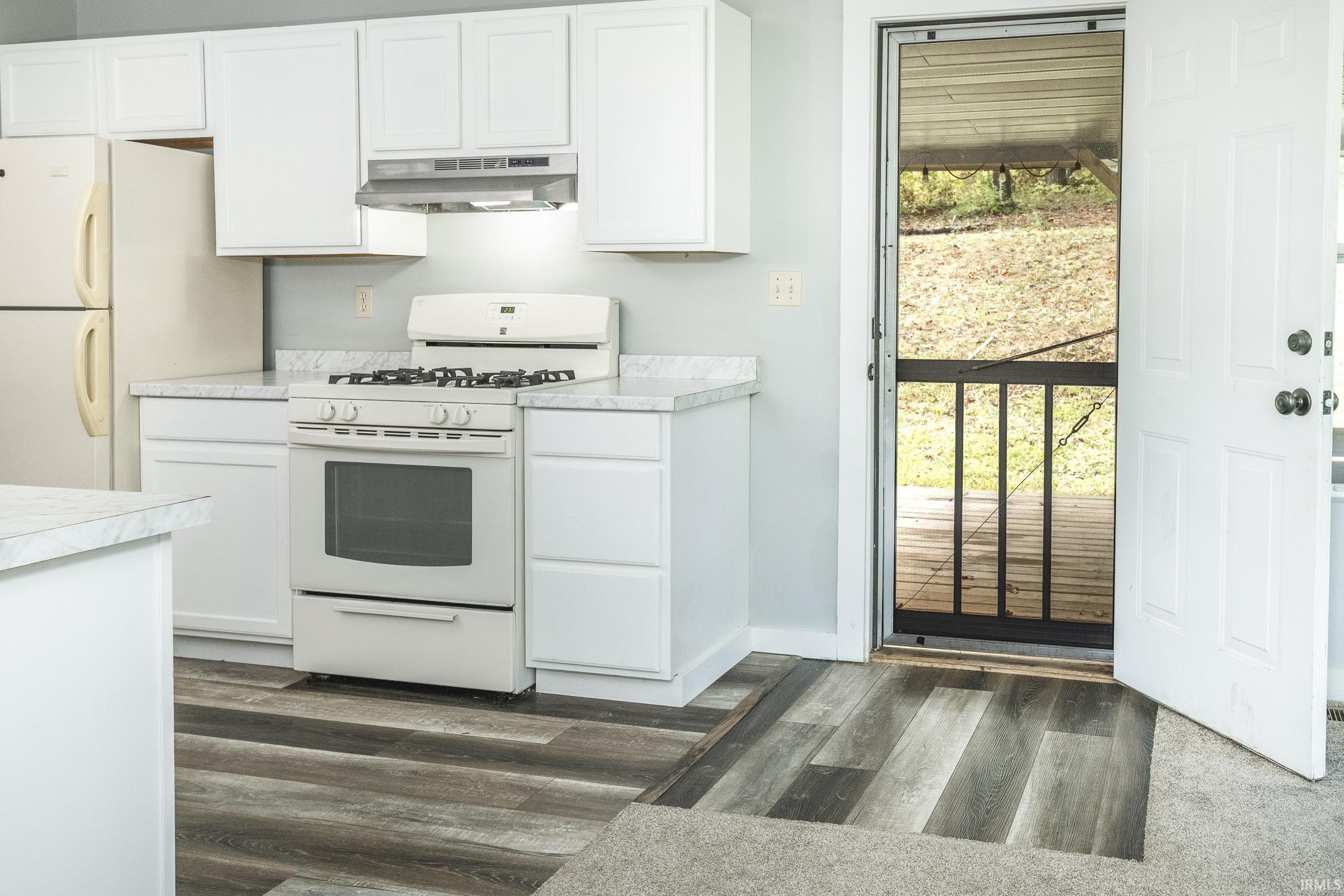 10030 East Dobson Road Bloomfield, IN 47424 - Photo 6 of 35