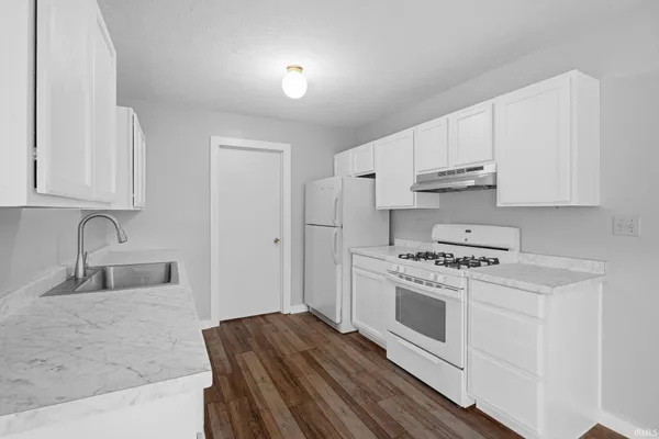 $229,900 | 10030 East Dobson Road, Bloomfield, IN 47424