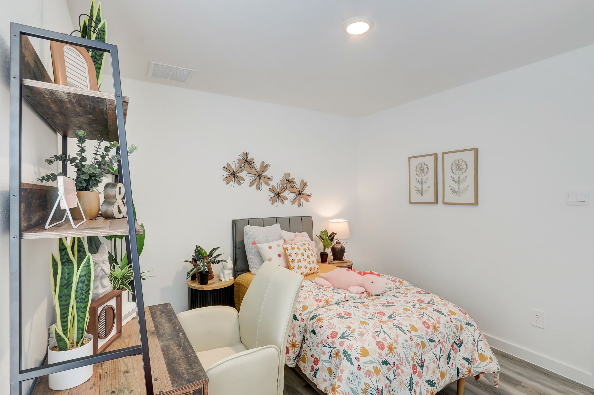 2631 Callahan Springs Lane Houston, TX 77051 - Photo 36 of 50 a bedroom with a bed and a painting on the wall