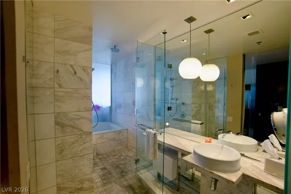 $2,600 | 4381 West Flamingo Road, Unit 3118, Las Vegas, NV 89103