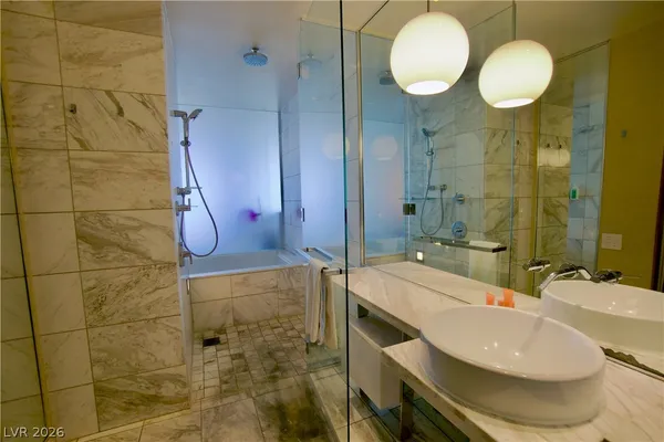 $2,600 | 4381 West Flamingo Road, Unit 3118, Las Vegas, NV 89103