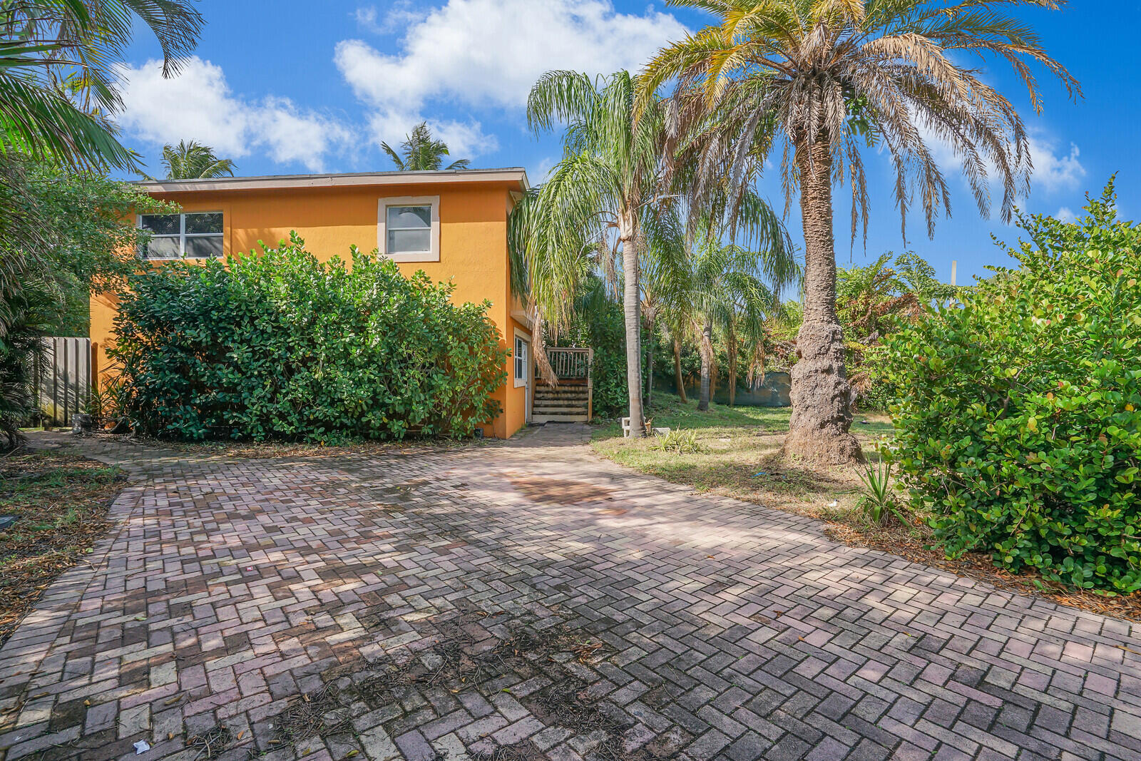 1545 Northeast 4th Avenue Boca Raton, FL 33432 - Photo 1 of 31 Driveway
