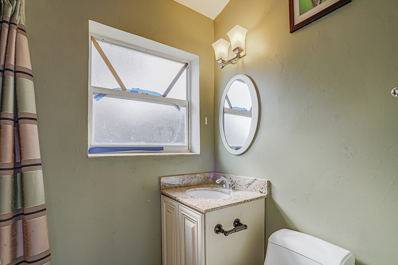 1545 Northeast 4th Avenue Boca Raton, FL 33432 - Photo 16 of 31 bathroom