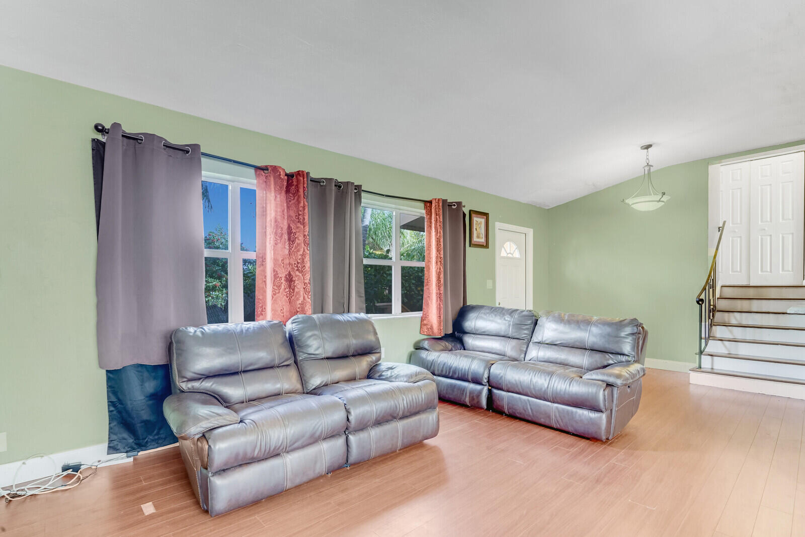 1545 Northeast 4th Avenue Boca Raton, FL 33432 - Photo 6 of 31 living room