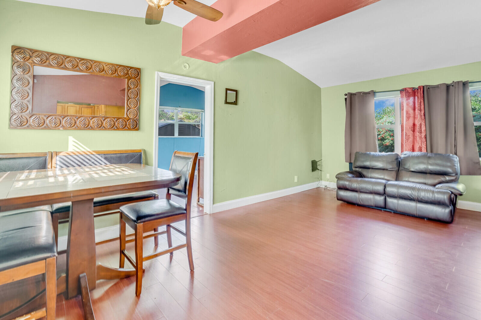 1545 Northeast 4th Avenue Boca Raton, FL 33432 - Photo 9 of 31 living room