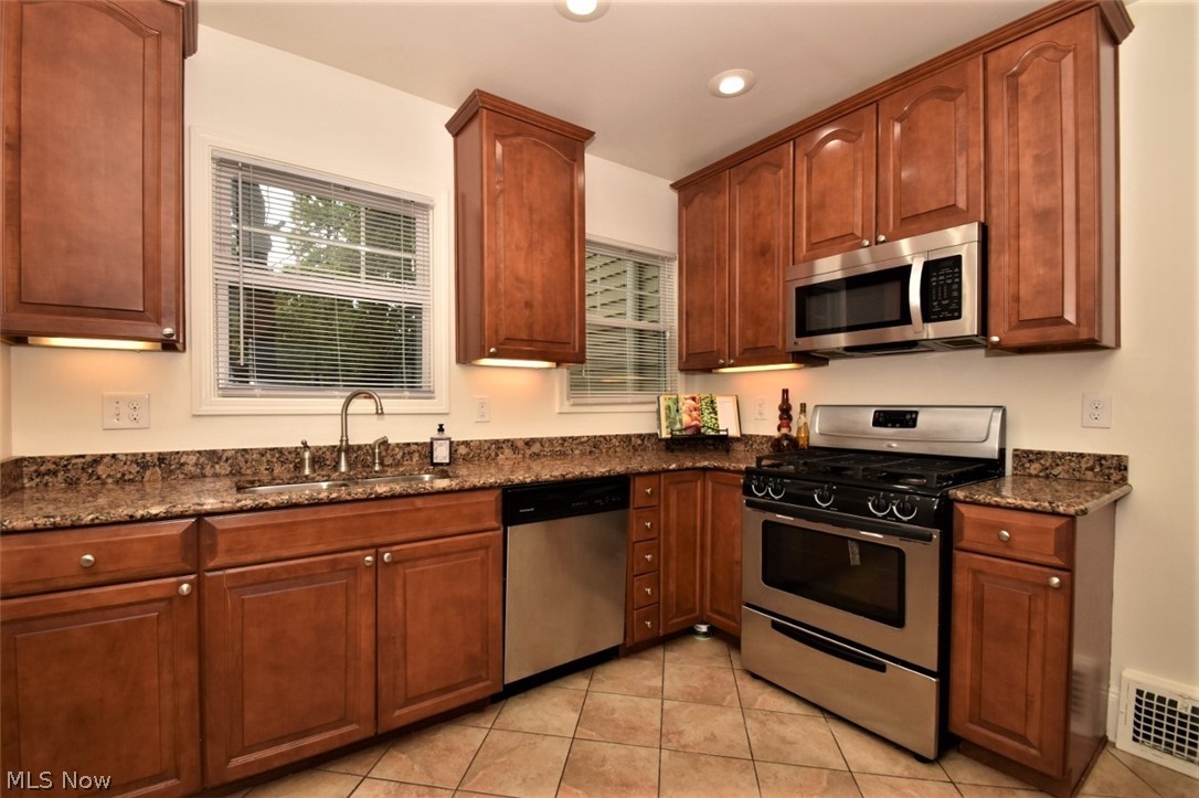 3020 Somerton Road Cleveland, OH 44118 - Photo 14 of 33