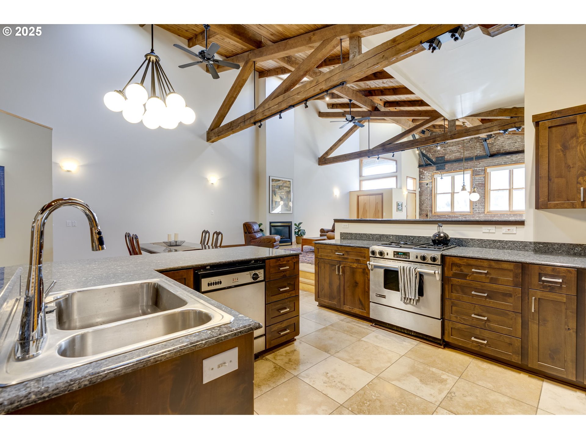 2777 Northwest Savier Street Portland, OR 97210 - Photo 14 of 37