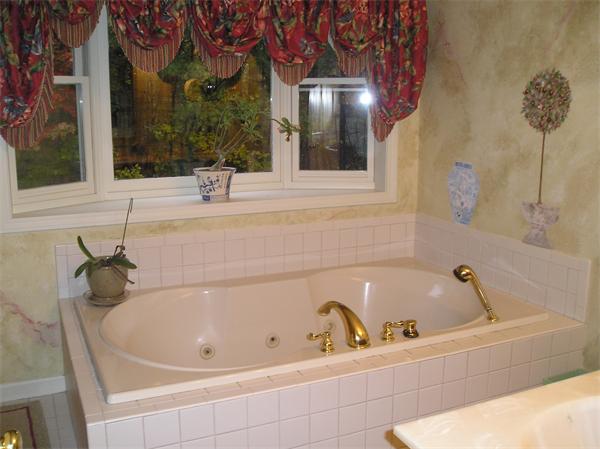 23 Elliott Road Sterling, MA 01564 - Photo 21 of 30 a bathroom with a bathtub and mirror