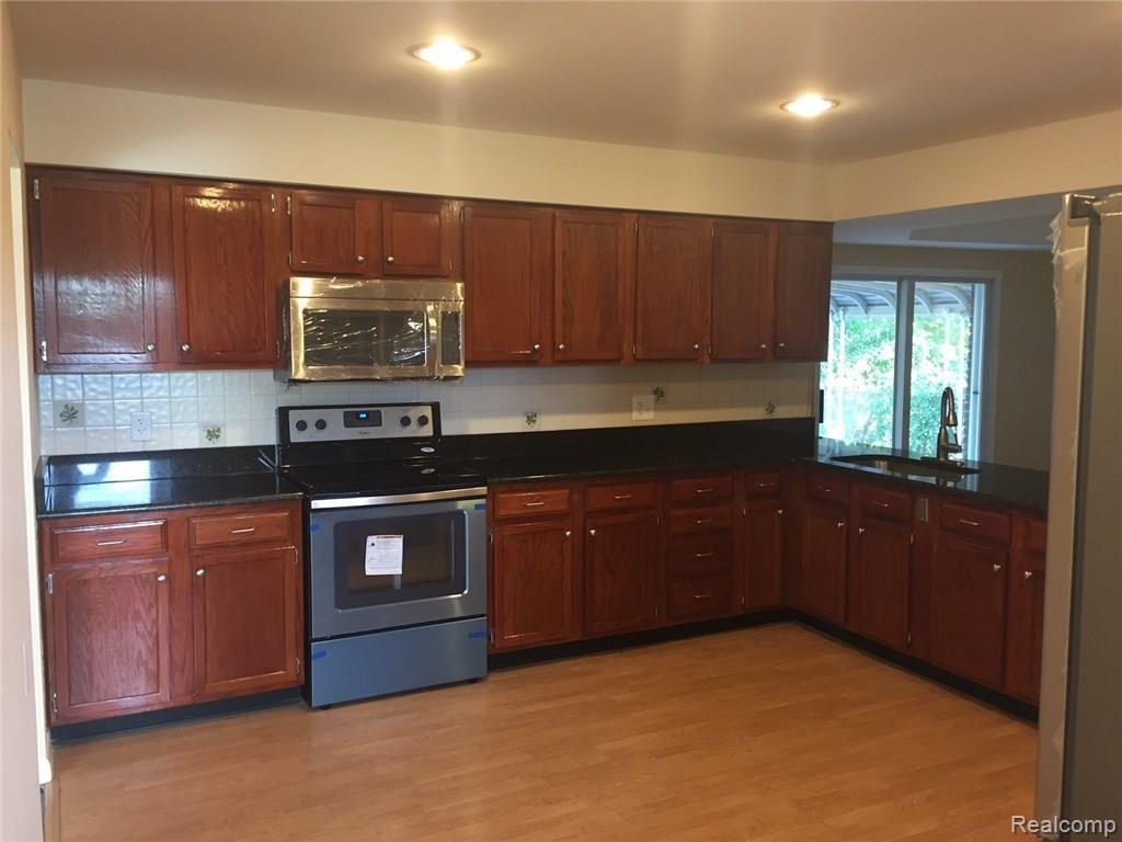 32226 Bunert Road Warren, MI 48088 - Photo 10 of 14
