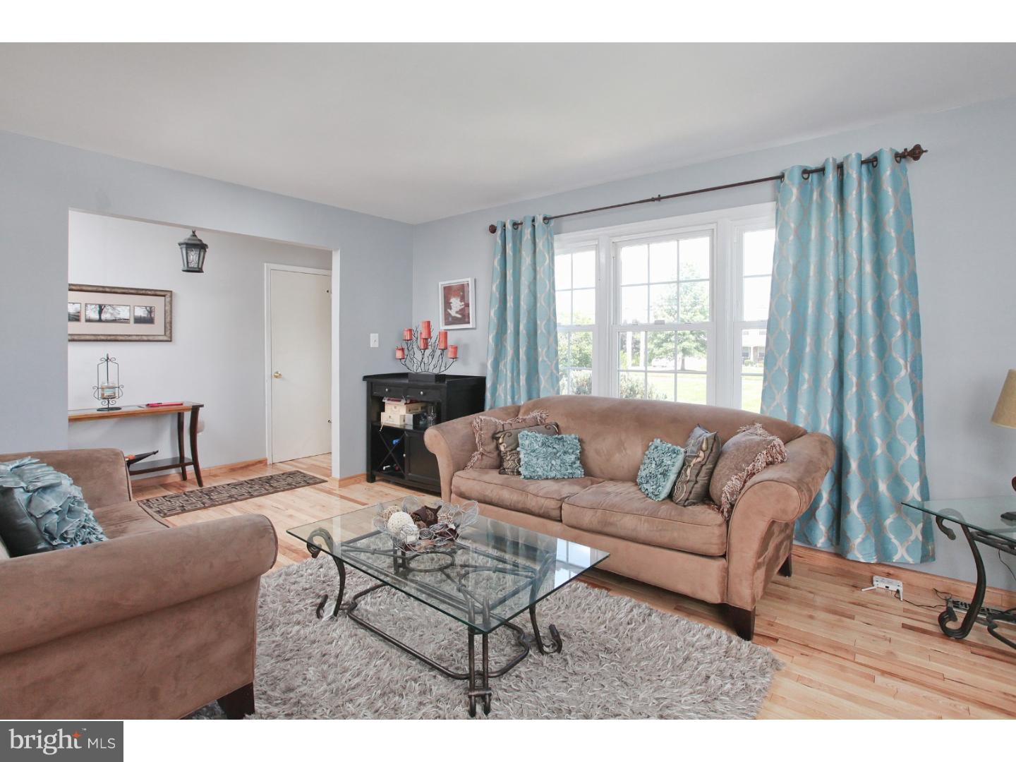 37 Quaker Road Mickleton, NJ 08056 - Photo 2 of 13 Living Room