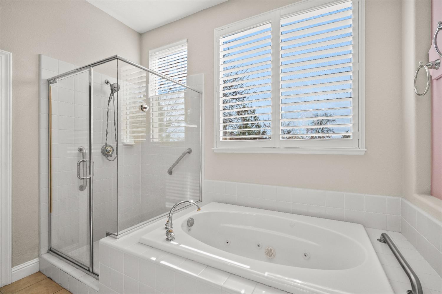 18040 Ruddy Street Woodland, CA 95695 - Photo 21 of 40 a white bath tub sitting next to a window
