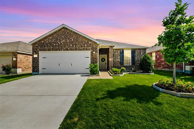 $2,200 | 3104 Montserrat Creek Drive, Little Elm, TX 75068