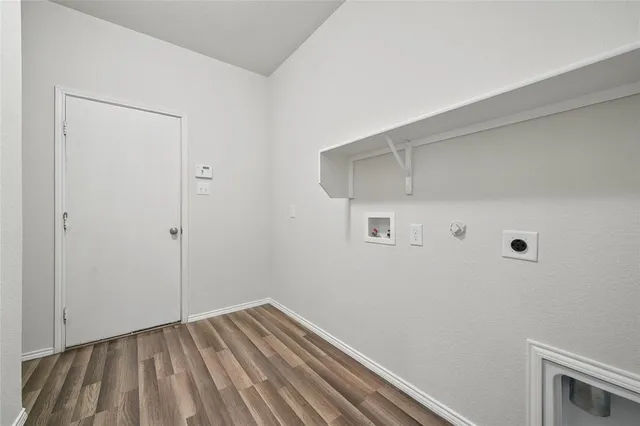 a view of utility room