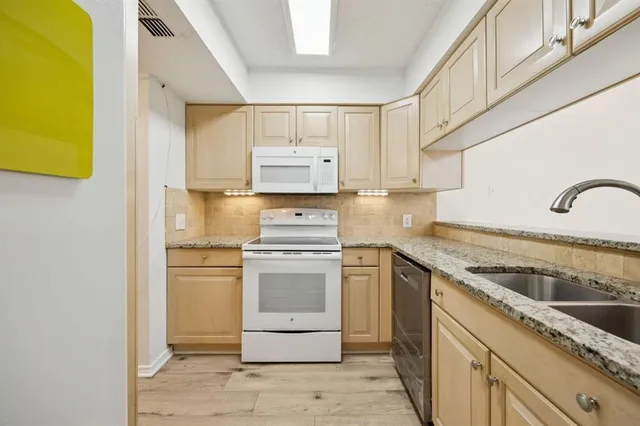 $1,900 | 18240 Midway Road, Unit 904, Dallas, TX 75287