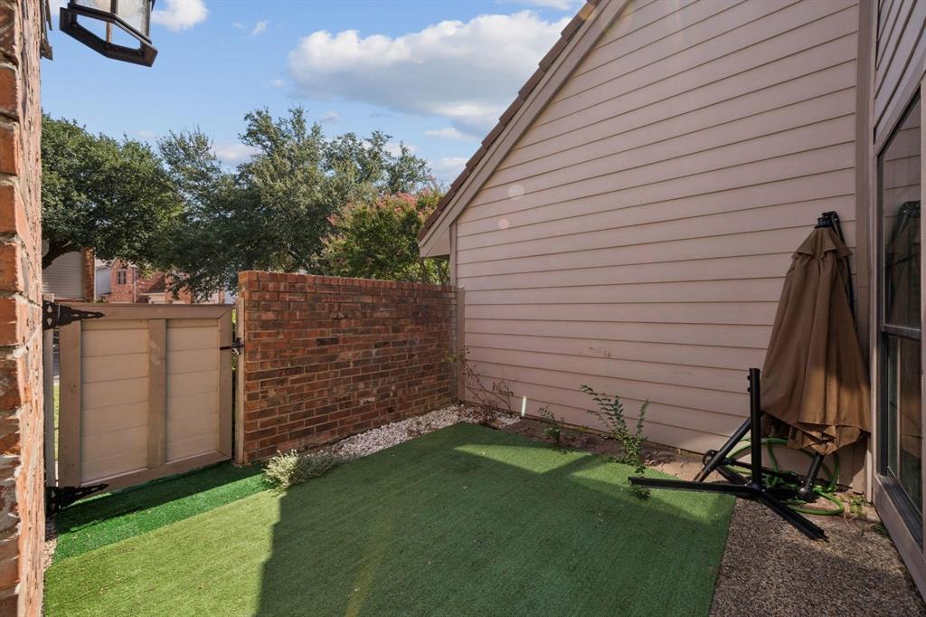 18240 Midway Road, Unit 904 Dallas, TX 75287 - Photo 25 of 26 a view of a backyard with wooden fence