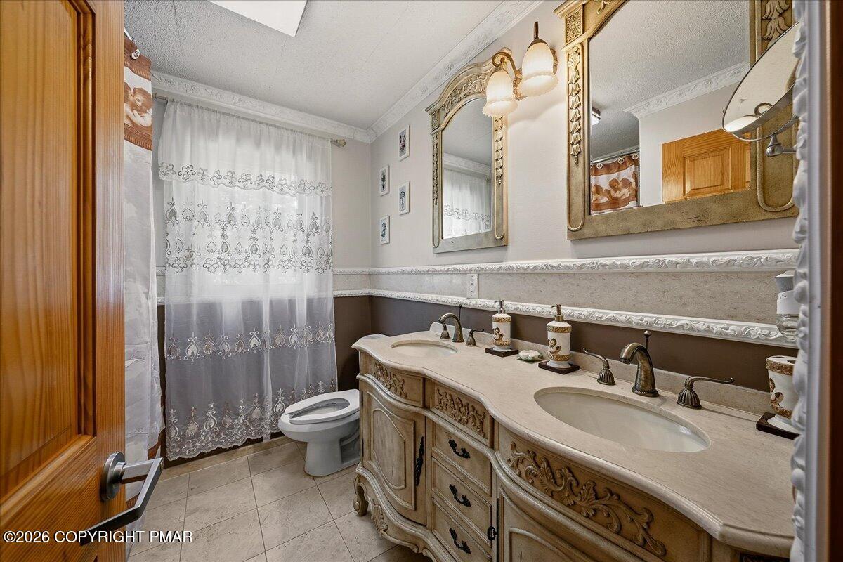 140 Camelback Road Tannersville, PA 18372 - Photo 25 of 44 25-HomeView_Media-140_Camelback_Rd