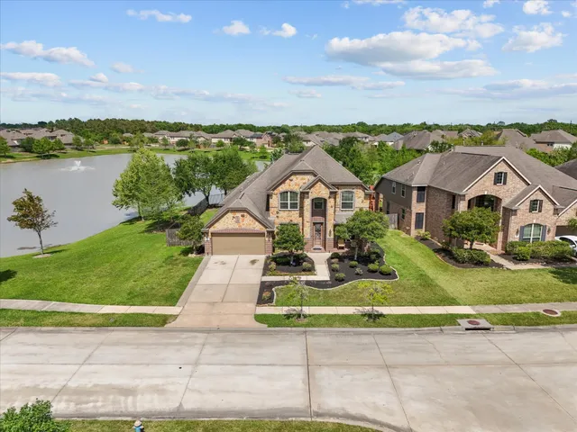 a view of houses with outdoor space and city view
