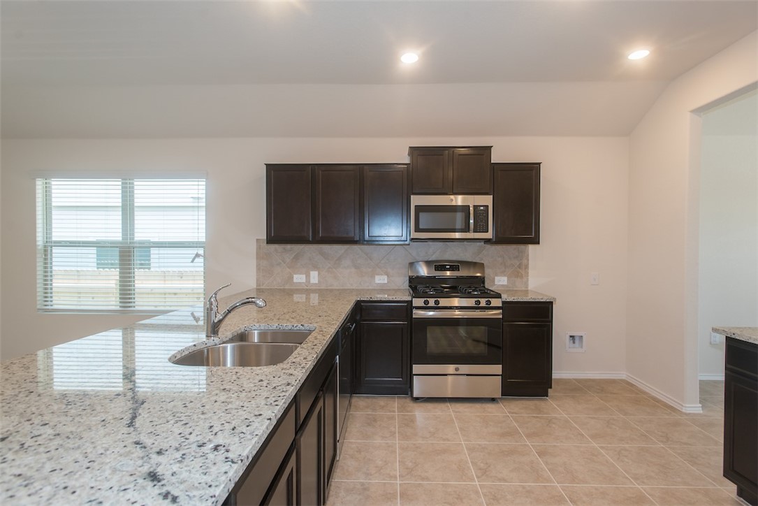5717 Southerner Way Austin, TX 78747 - Photo 4 of 17
