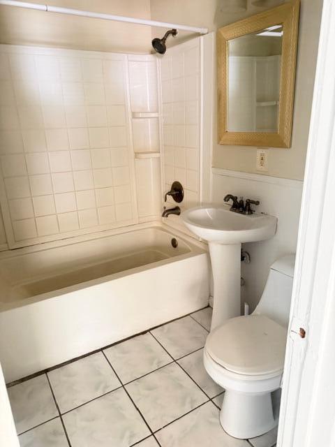 520 Seagrape Road Lantana, FL 33462 - Photo 11 of 16 a bathroom with a sink a toilet and shower