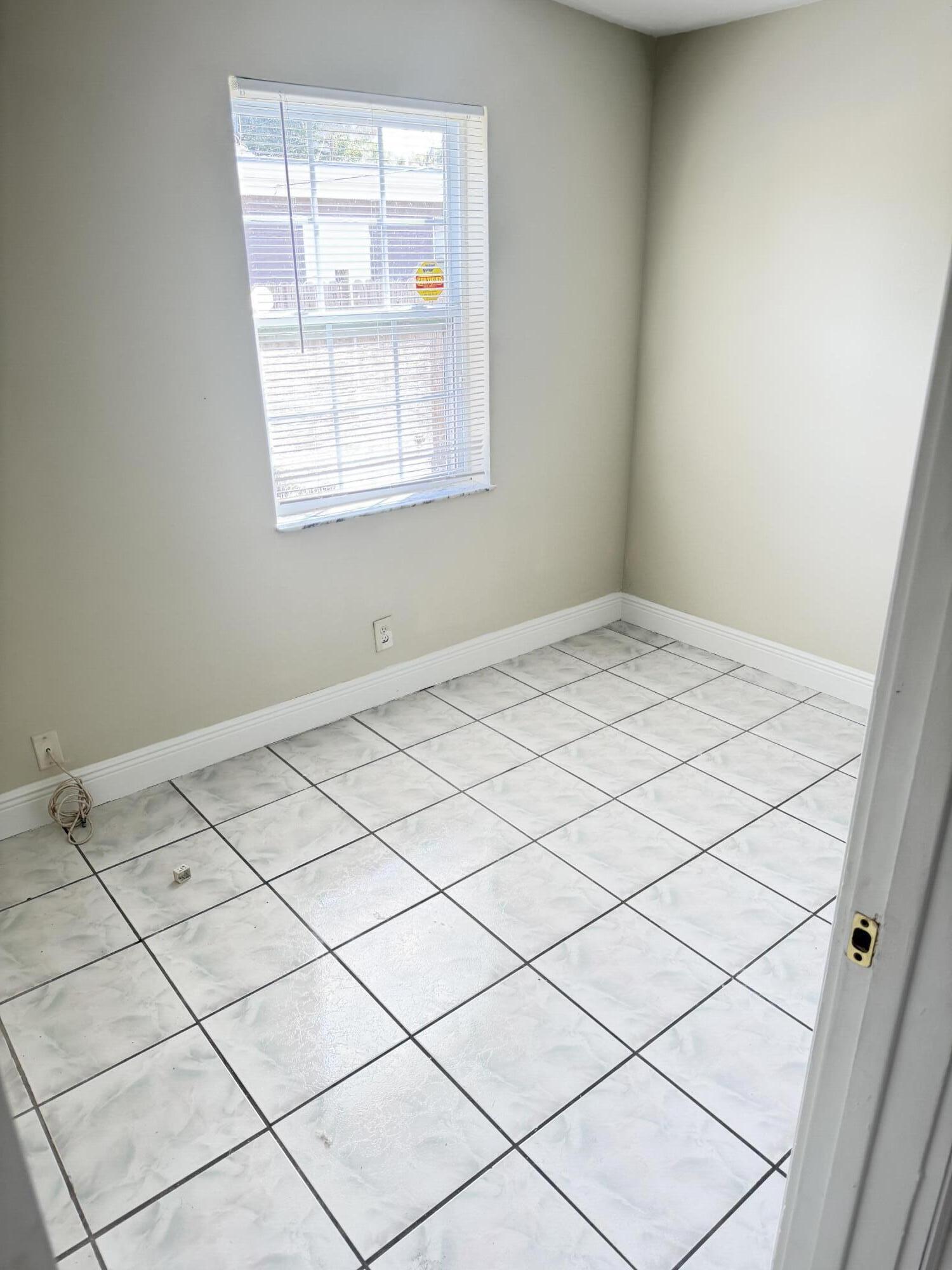 520 Seagrape Road Lantana, FL 33462 - Photo 10 of 16 a view of room and window