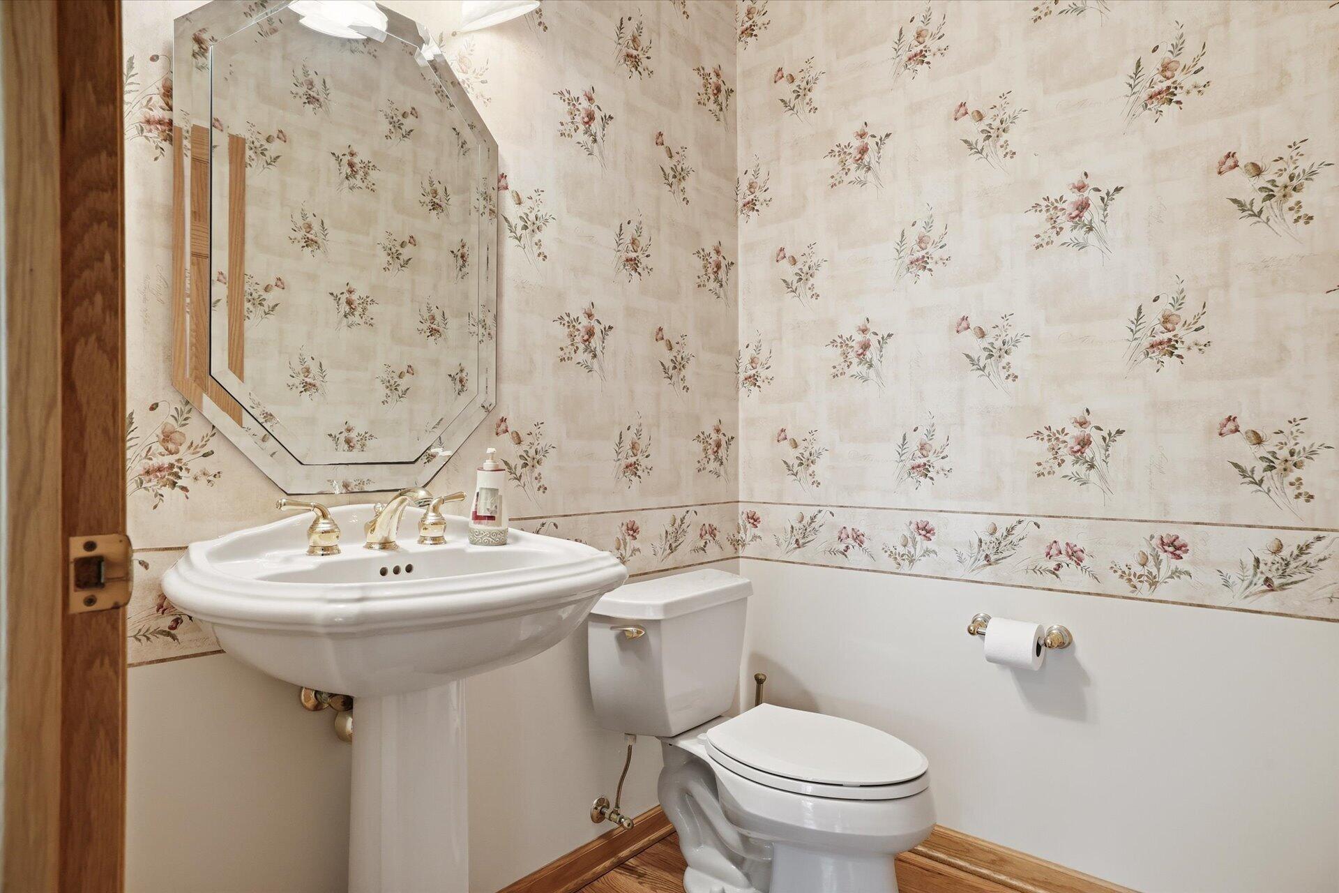 W330-s1417 County Rd C Delafield, WI 53018 - Photo 14 of 39 Powder Room