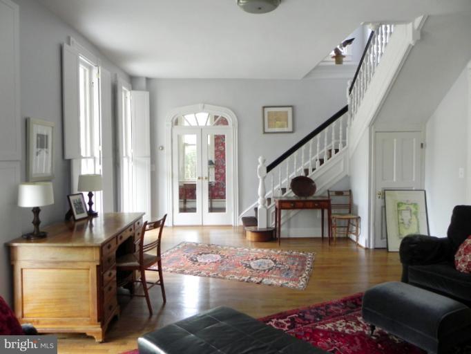 401 Hawthorn Road Baltimore, MD 21210 - Photo 9 of 26 a living room with furniture and a potted plant