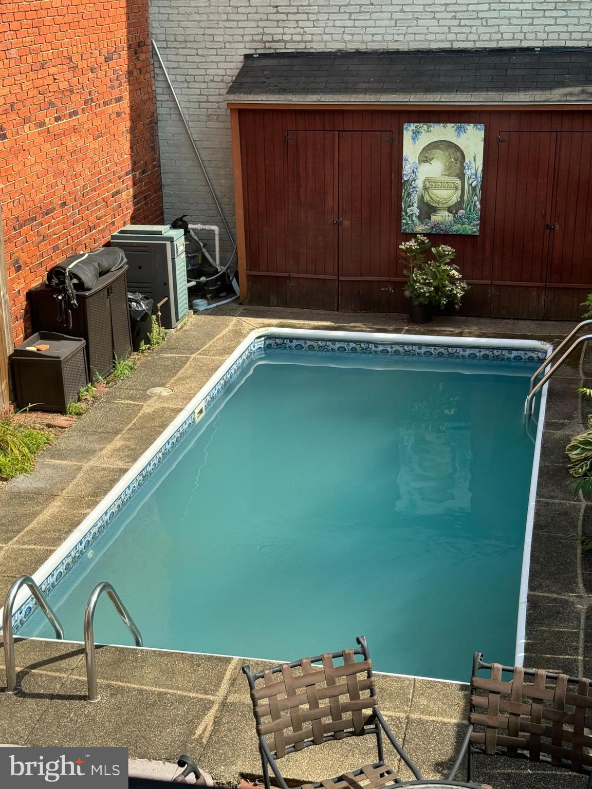 825 F Street Northeast Washington, DC 20002 - Photo 26 of 31 a backyard of a house with table and chairs