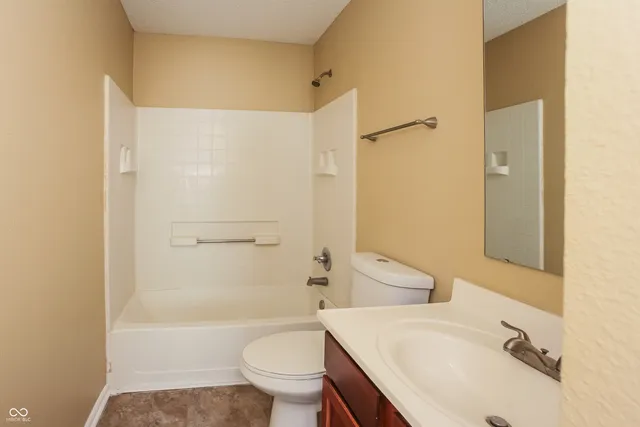 $1,715 | 1180 Odell Lane, Greenwood, IN 46143