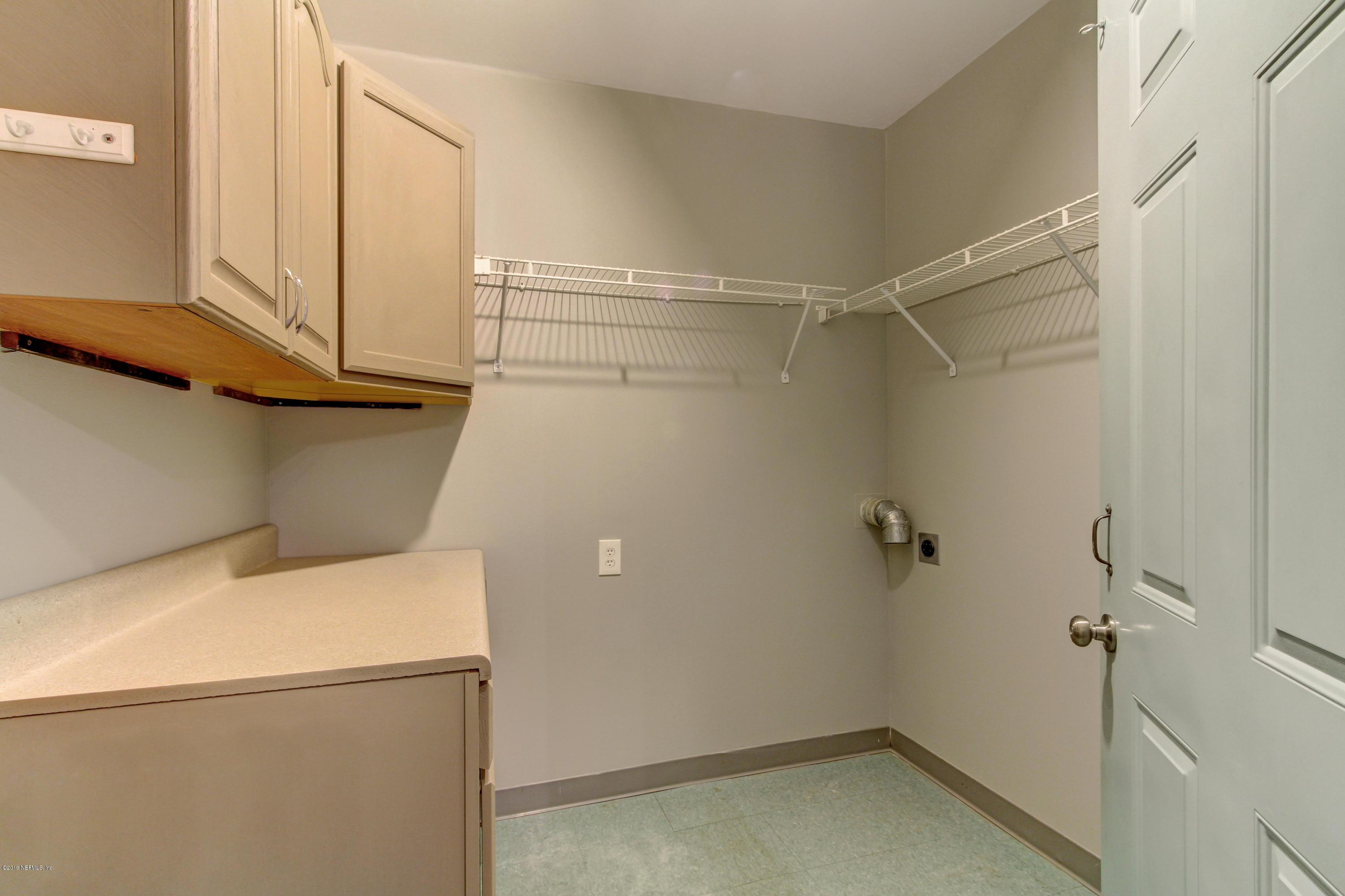 5338 Woodcrest Road Jacksonville, FL 32205 - Photo 17 of 23 Laundry/Pantry