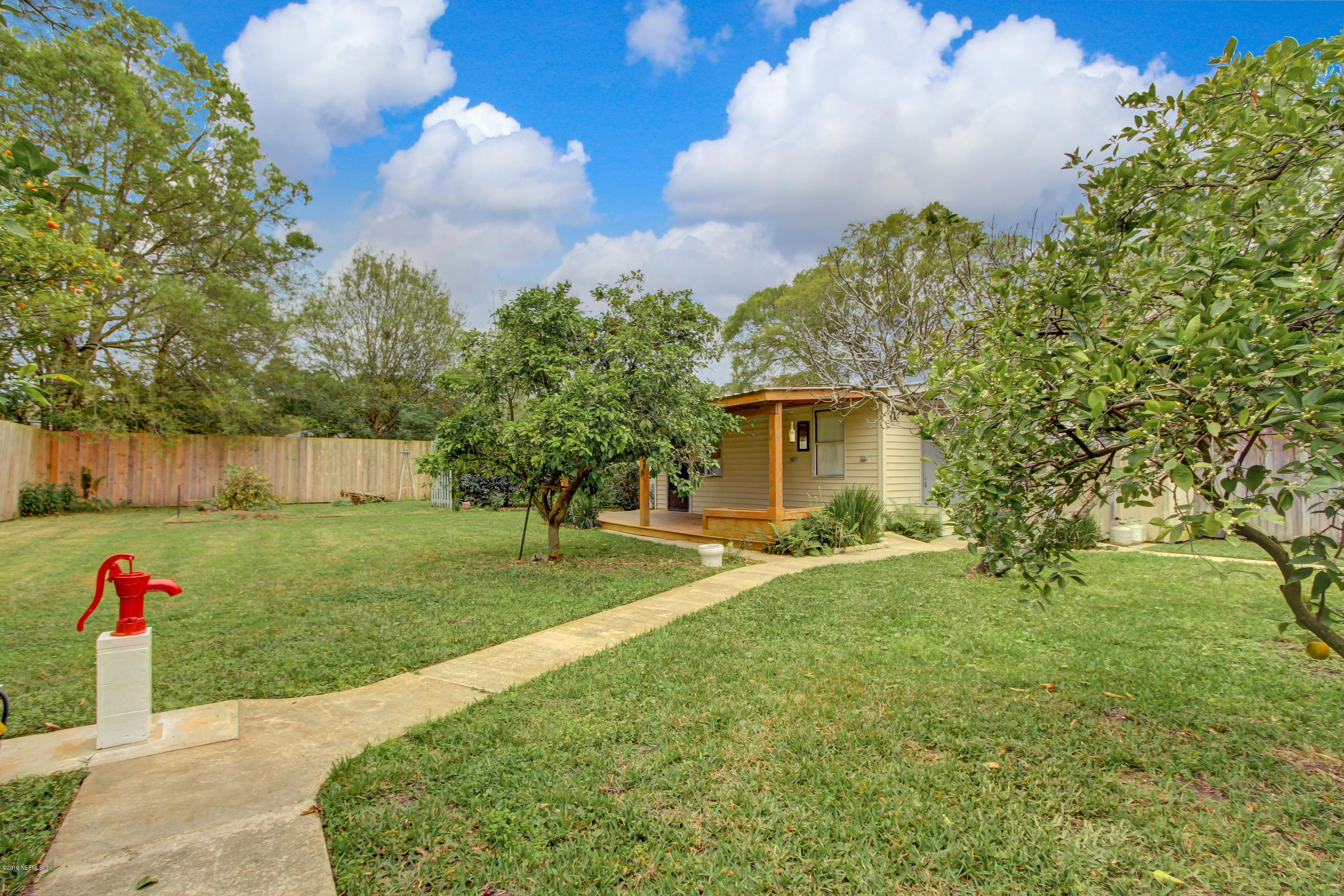 5338 Woodcrest Road Jacksonville, FL 32205 - Photo 18 of 23 Backyard