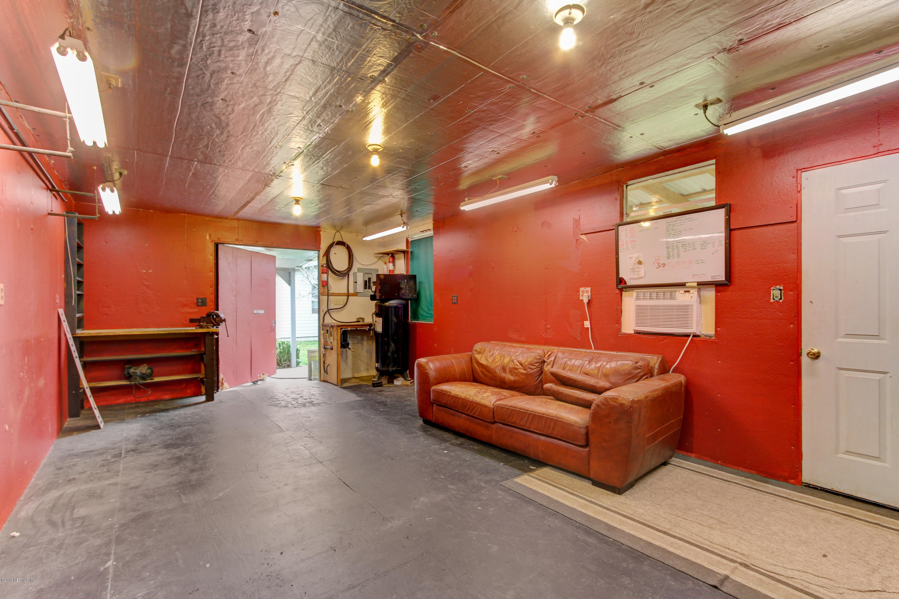 5338 Woodcrest Road Jacksonville, FL 32205 - Photo 21 of 23 Workshop