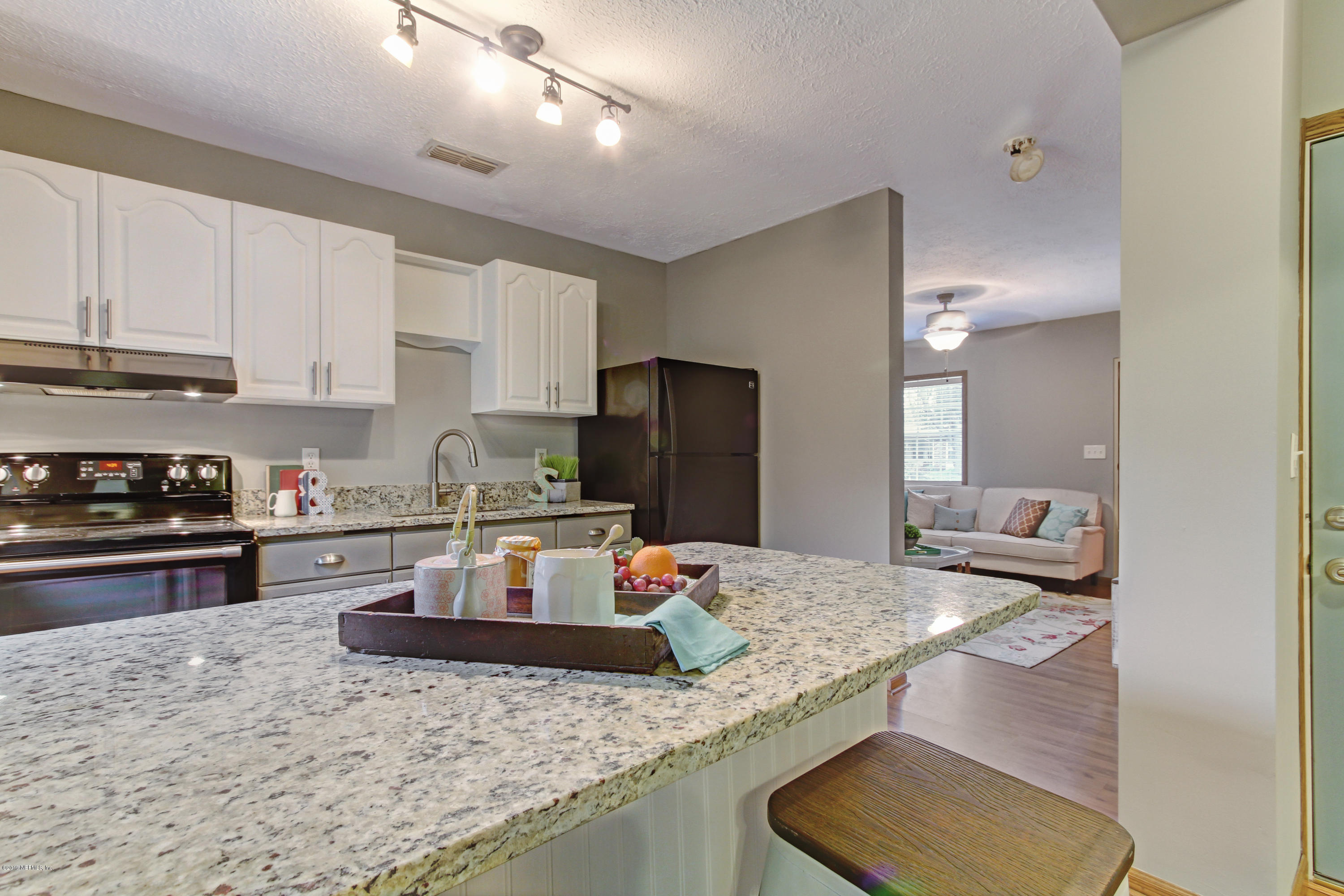 5338 Woodcrest Road Jacksonville, FL 32205 - Photo 6 of 23 Kitchen