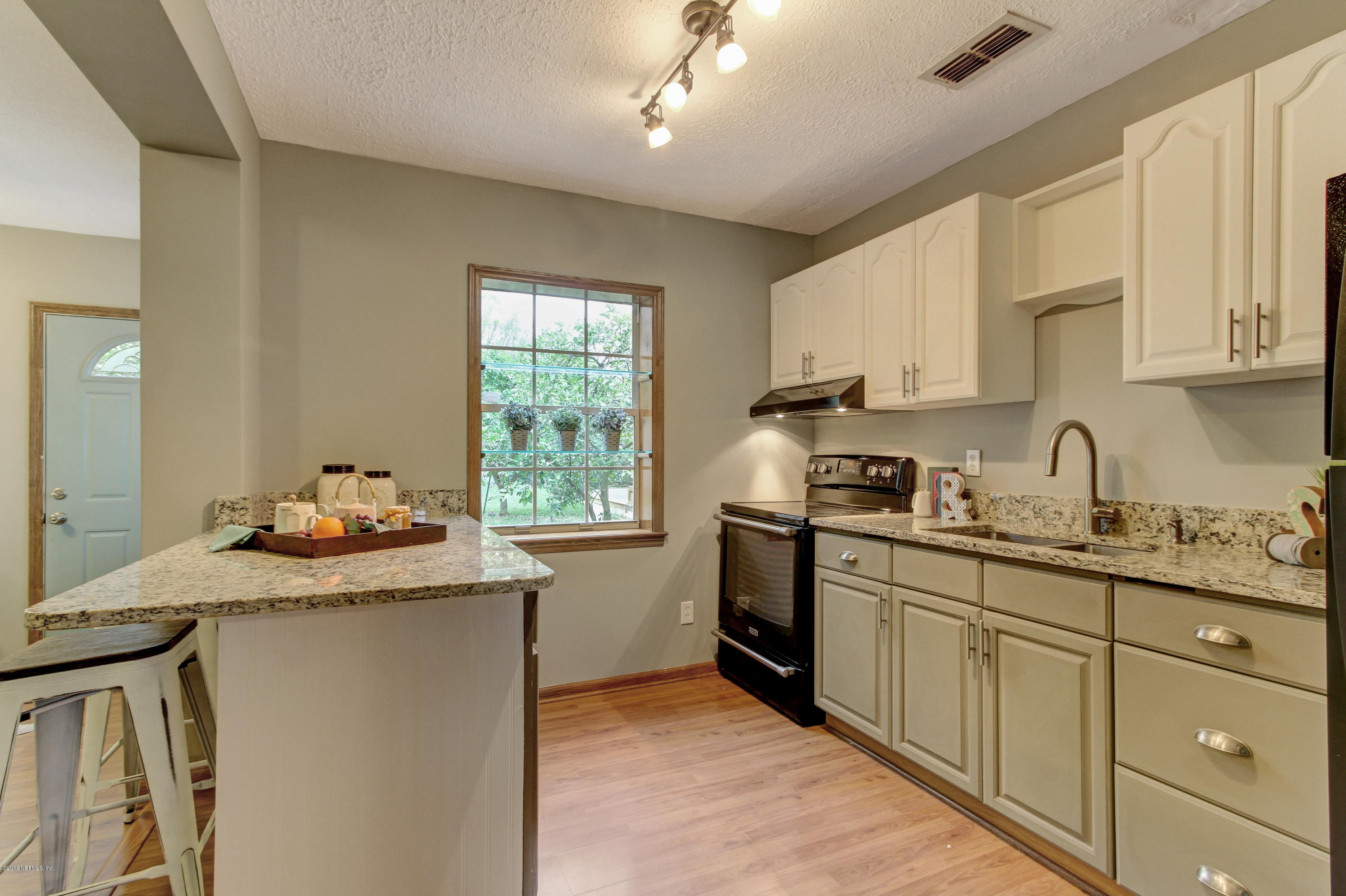 5338 Woodcrest Road Jacksonville, FL 32205 - Photo 7 of 23 Kitchen