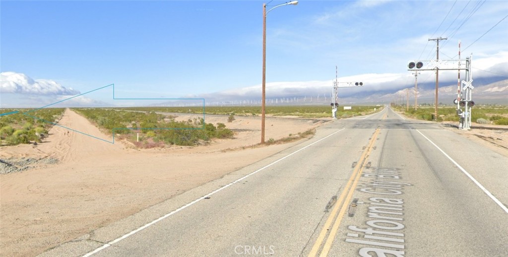 220 Johnson Avenue Mojave, CA 93501 - Photo 3 of 9 a view of a balcony