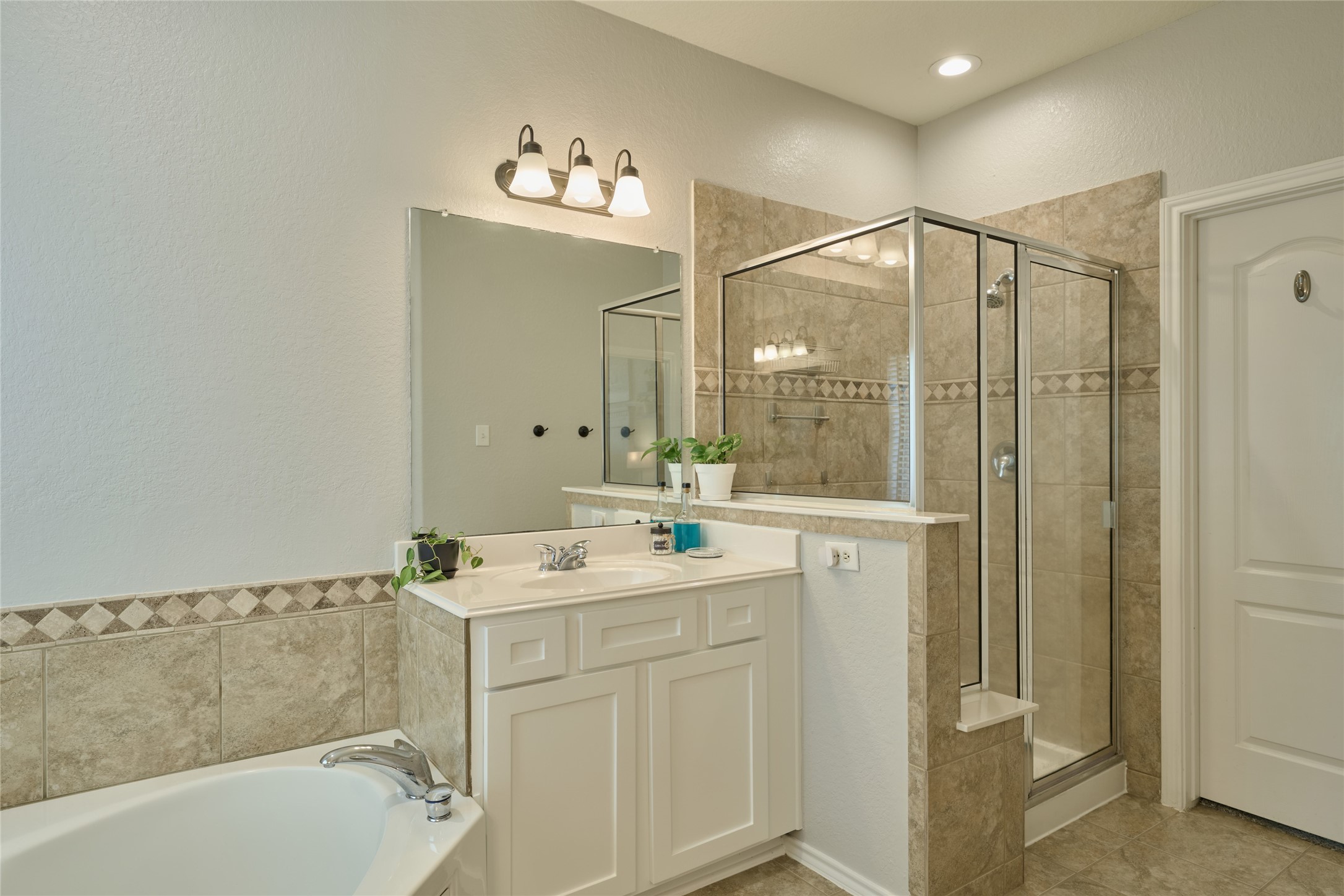 28322 Madelin Manor Lane Spring, TX 77386 - Photo 19 of 46 a bathroom with a sink double vanity mirror and a bathtub