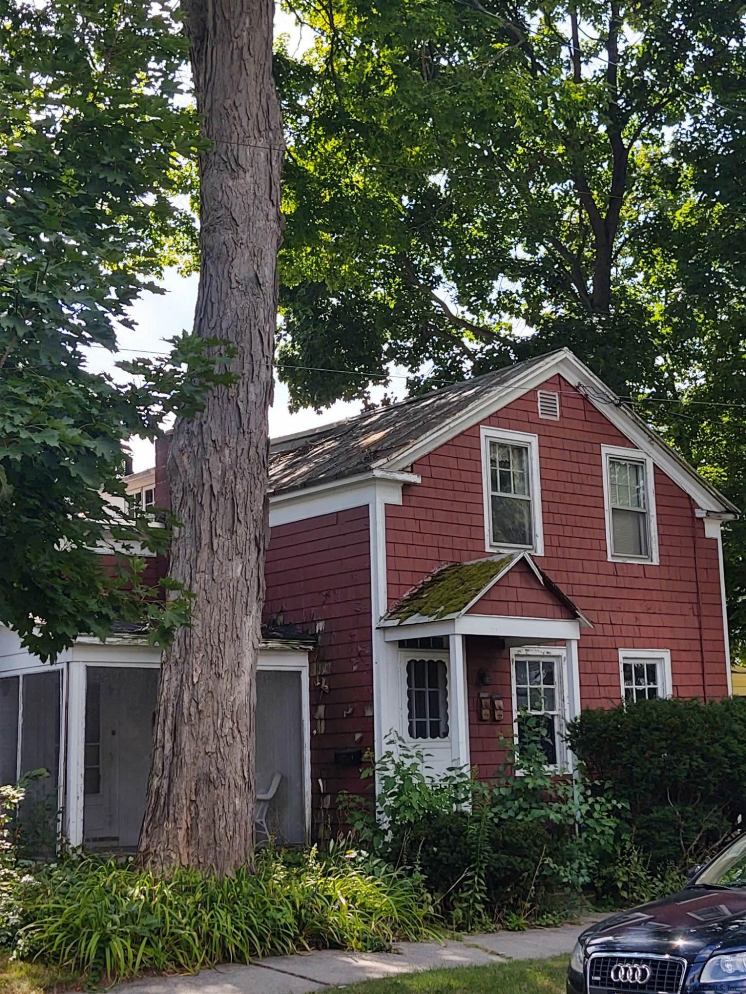 10 Marion Place Saratoga Springs, NY 12866 - Photo 1 of 8 Photo 1