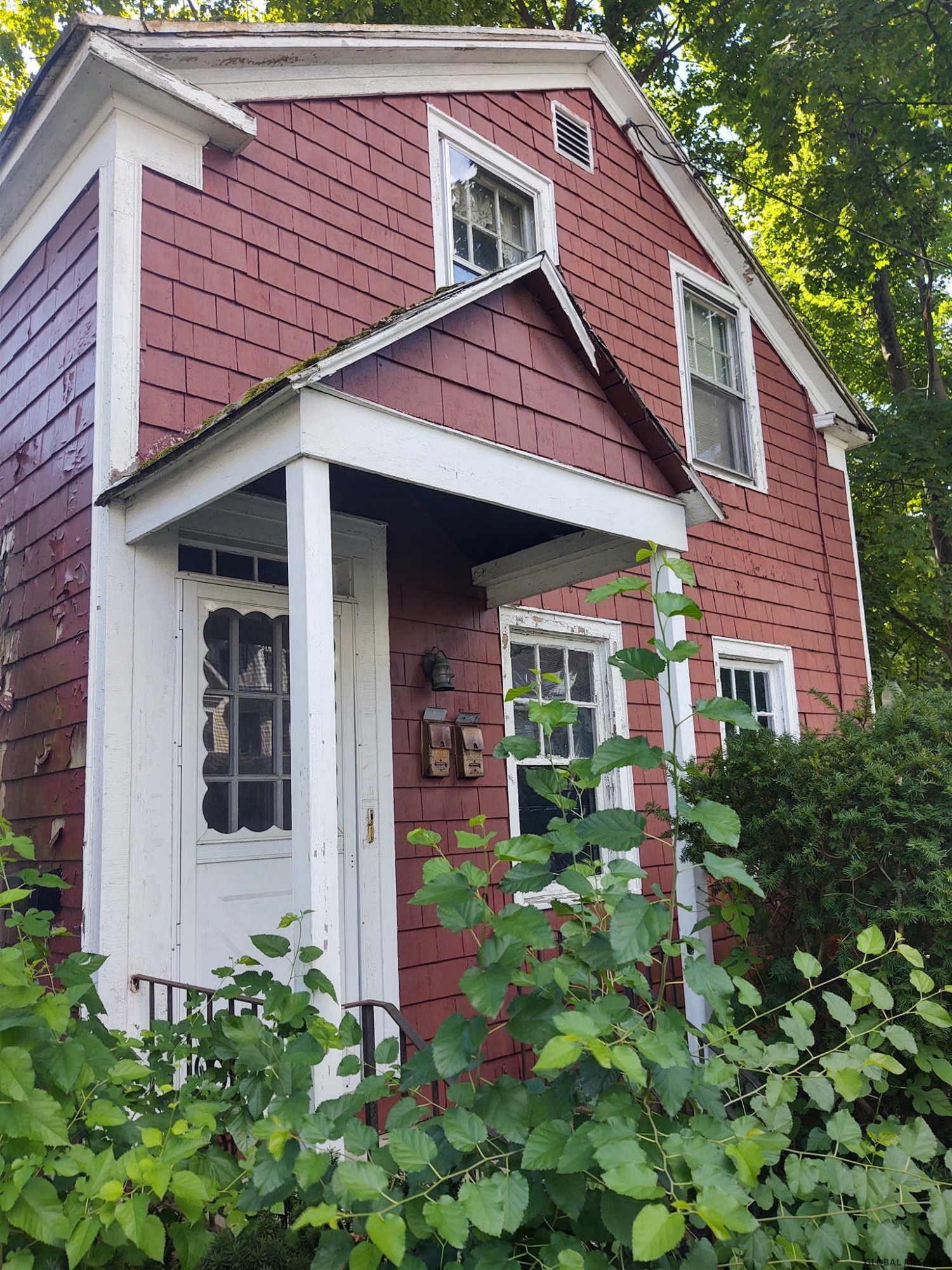 10 Marion Place Saratoga Springs, NY 12866 - Photo 3 of 8 Photo 3