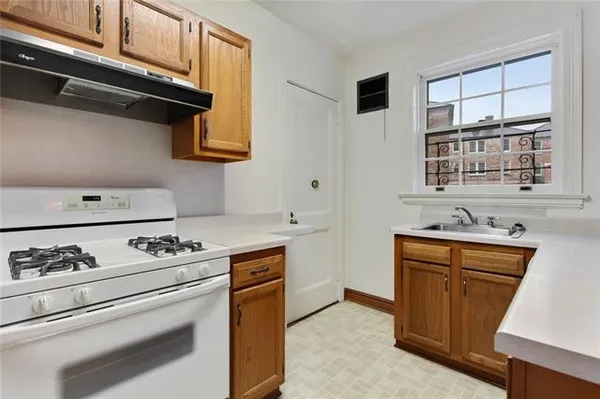 $1,800 | 5406 St Charles Avenue, Unit B, New Orleans, LA 70115