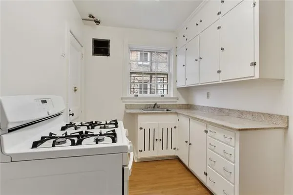 $1,800 | 5406 St Charles Avenue, Unit B, New Orleans, LA 70115