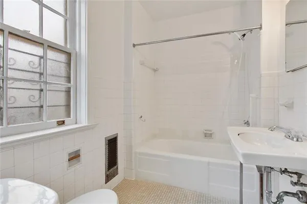 $1,800 | 5406 St Charles Avenue, Unit B, New Orleans, LA 70115