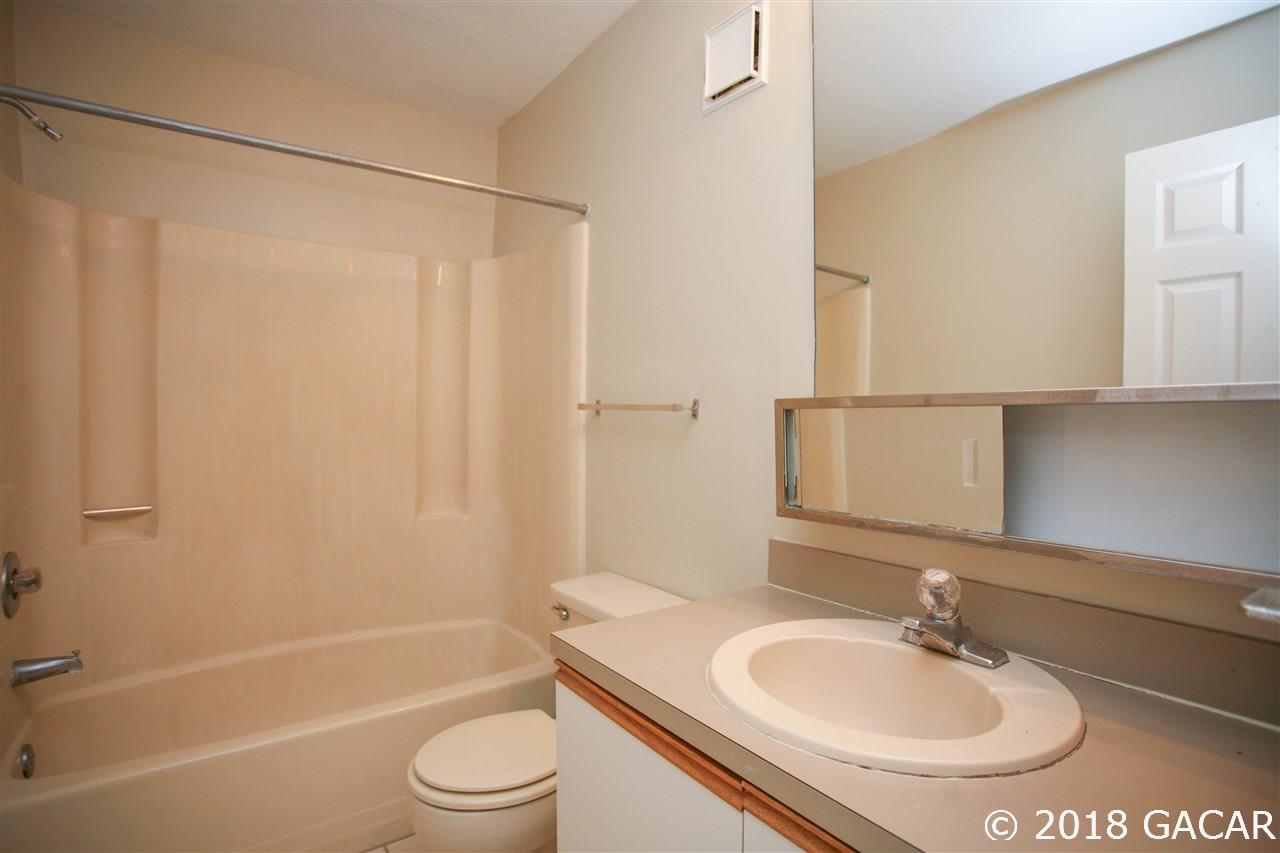1064 Southwest 14th Avenue, Unit D Gainesville, FL 32601 - Photo 13 of 23