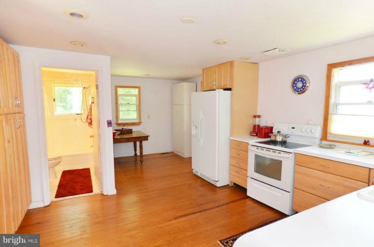 22469 Watson Road Leesburg, VA 20175 - Photo 19 of 22 Kitchen