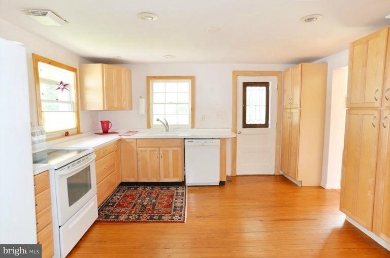 22469 Watson Road Leesburg, VA 20175 - Photo 8 of 22 Kitchen