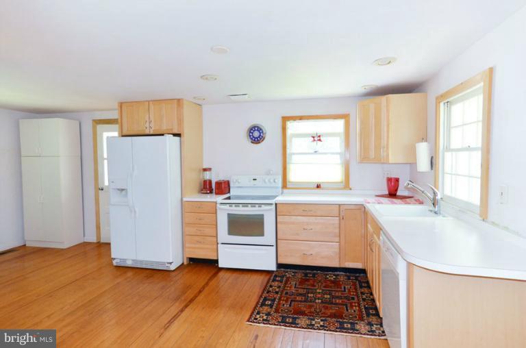 22469 Watson Road Leesburg, VA 20175 - Photo 10 of 22 Kitchen