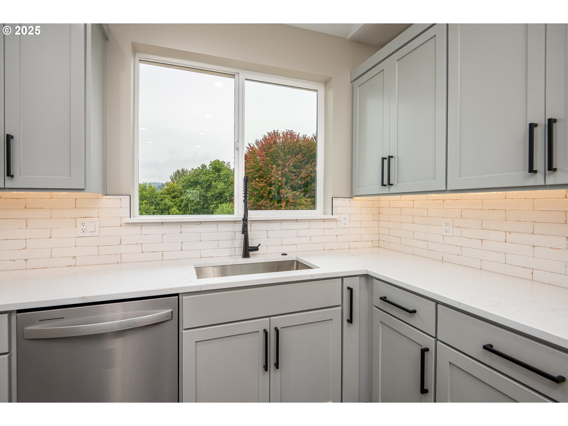 150 Wil Way Winston, OR 97496 - Photo 7 of 37