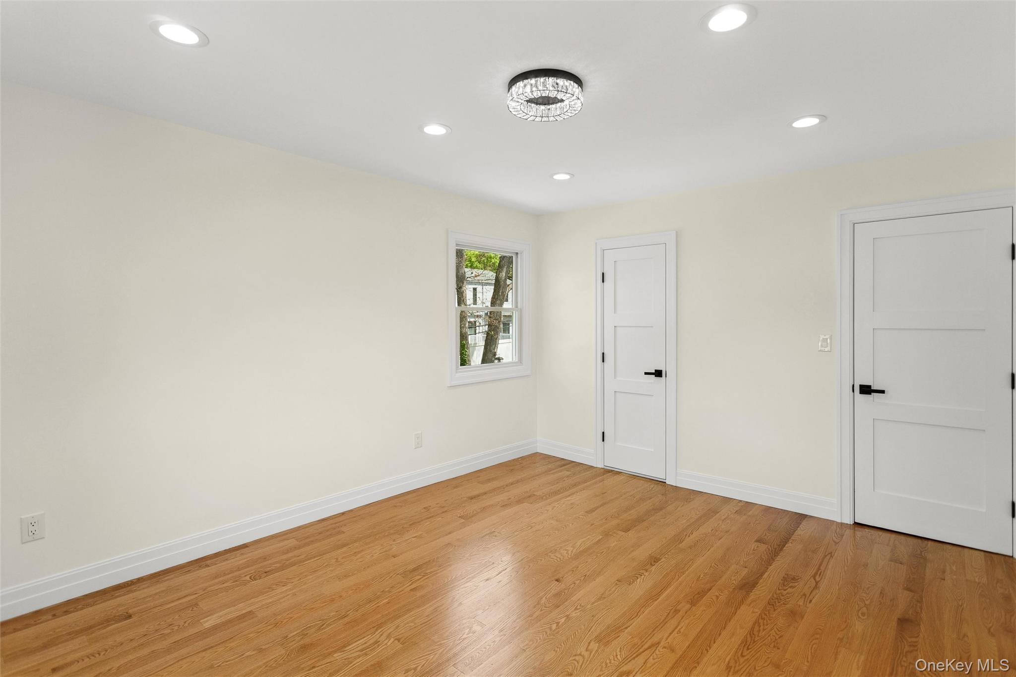 15 Locust Road Old Bethpage, NY 11804 - Photo 17 of 28