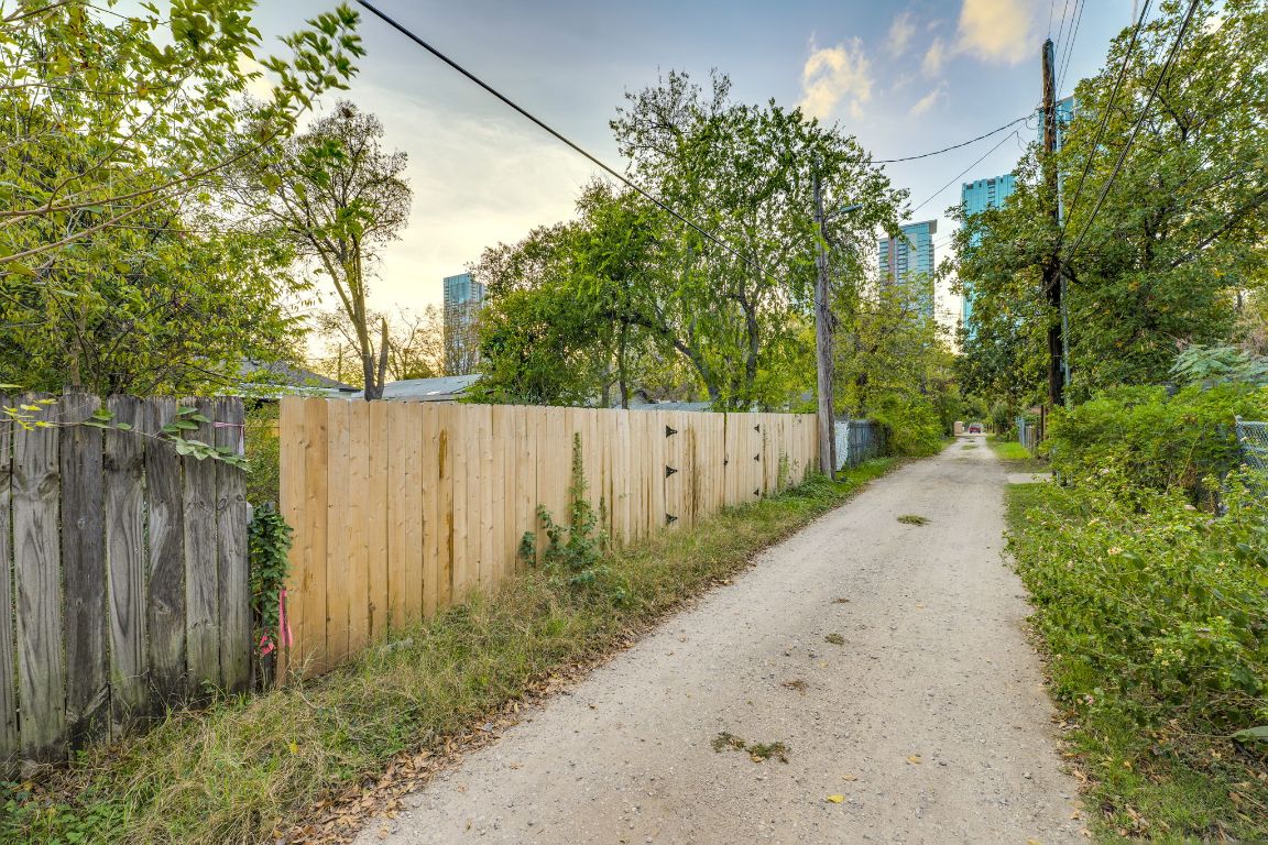 1020 Spence Street, Unit B Austin, TX 78702 - Photo 5 of 9 a view of a wooden fence