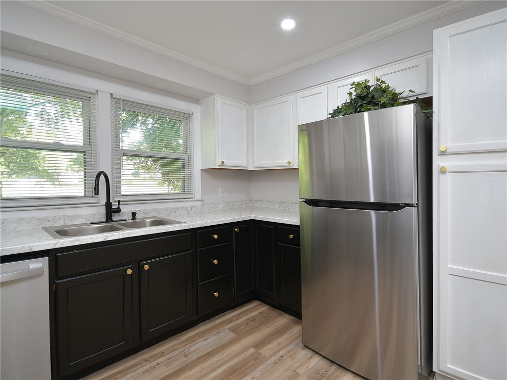 3517 Shawnee Avenue Anderson, SC 29626 - Photo 21 of 25 A well-appointed kitchen features stainless steel appliances and abundant cabinetry for storage.