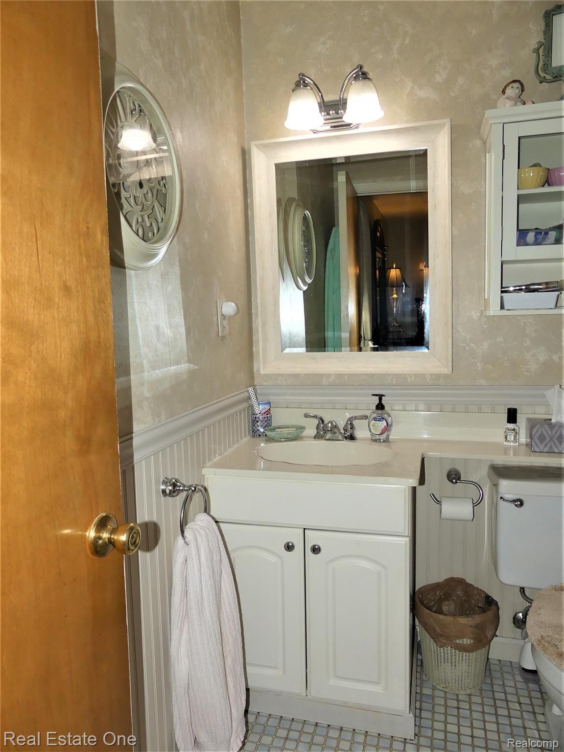20390 Inkster Road Romulus, MI 48174 - Photo 45 of 49 P1010532.JPG